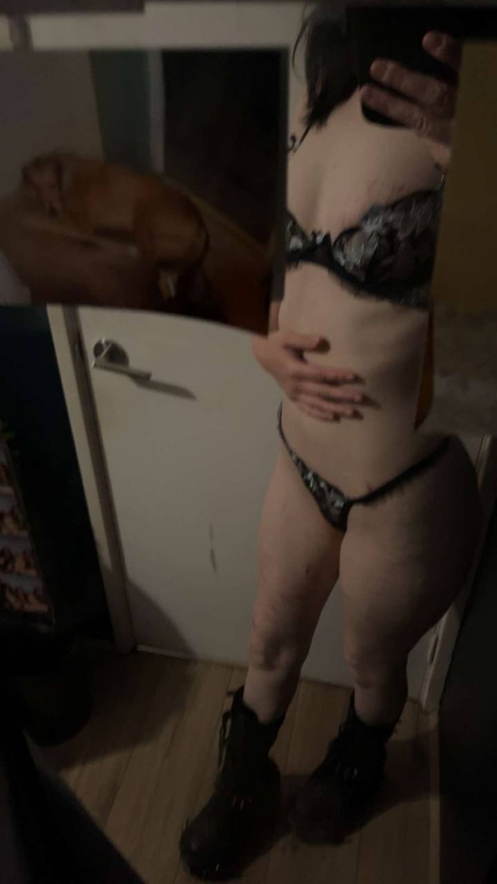 chick taking a pic in her underwear